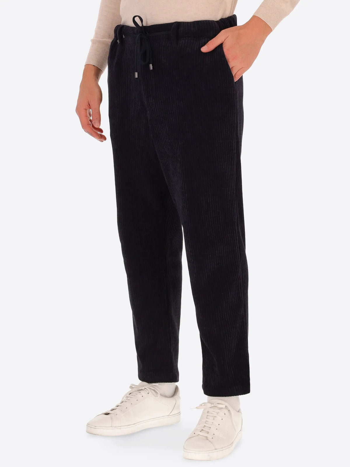 DISTRETTO12 Pantalone Relax Torino Velluto Super Comfort Cacha - Indossato fronte