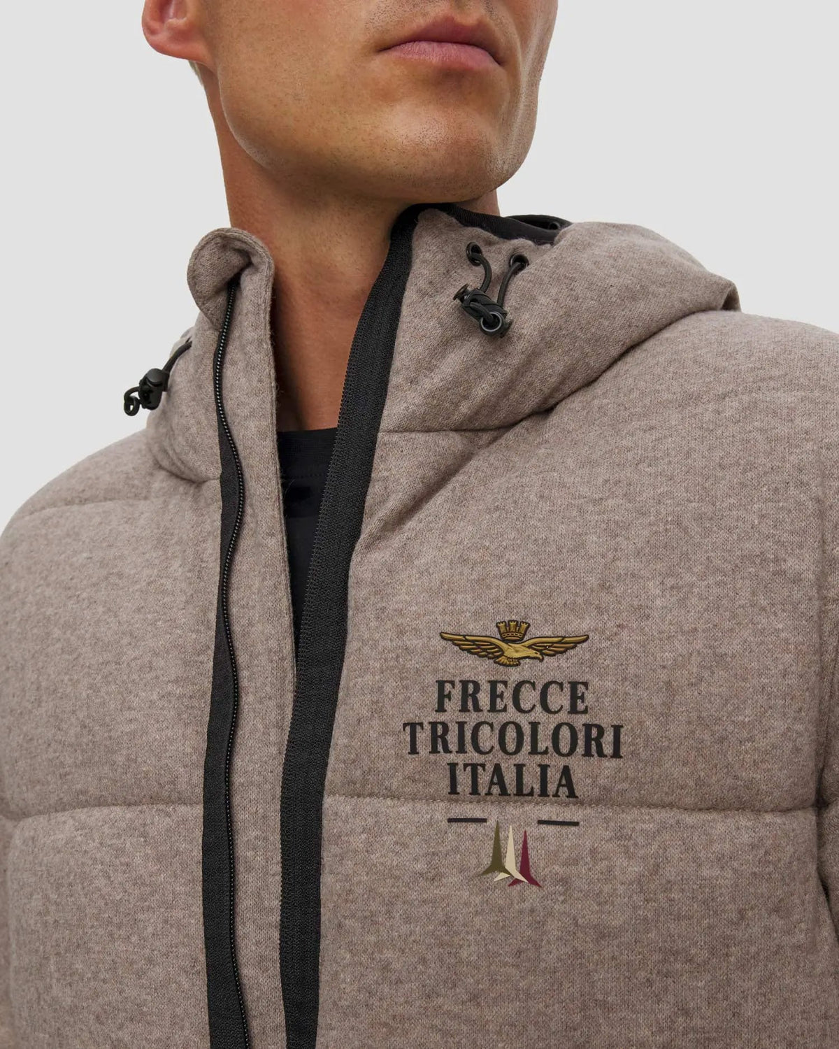 Dettaglio del tessuto in lana della giacca Aeronautica Militare beige