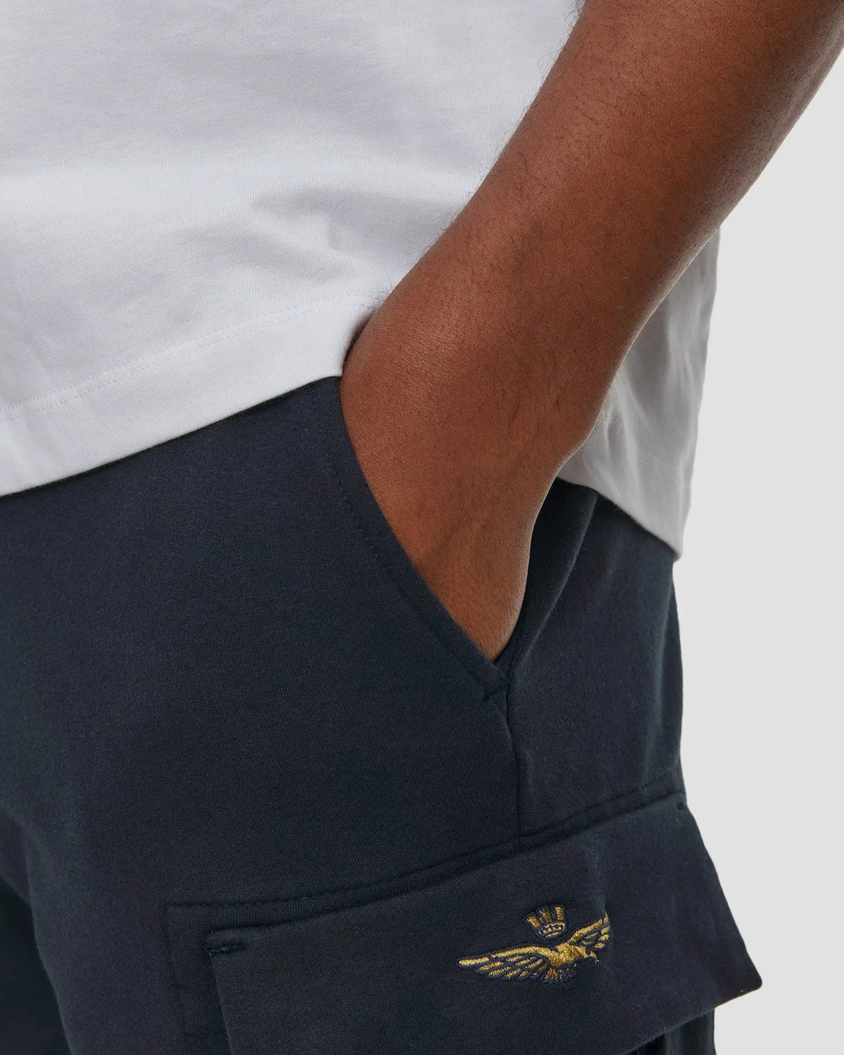 Aeronautica Militare Sweat Pant Cargo Uomo Blu Navy - Indossato Intero