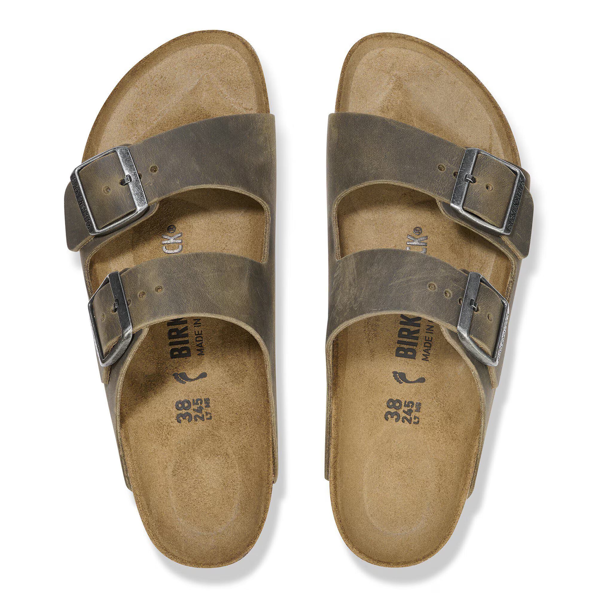 Sandali BIRKENSTOCK Arizona in pelle oiled color khaki sbiadito, tomaia con due cinturini regolabili e suola comoda.