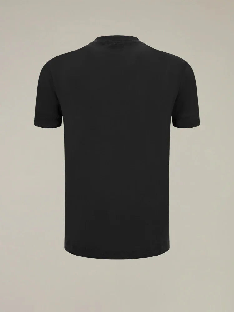 T-shirt nera uomo a maniche corte, vista posteriore, stile casual, fondo neutro