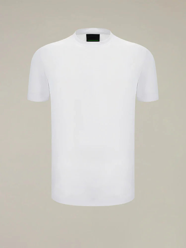 T-shirt bianca uomo girocollo maniche corte su sfondo neutro