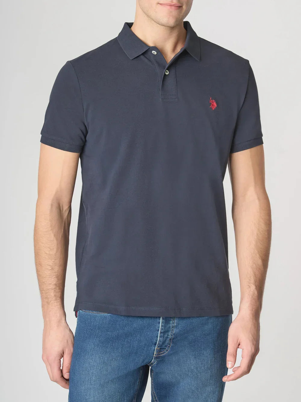 Polo uomo blu scuro a maniche corte con logo ricamato rosso, abbigliamento casual