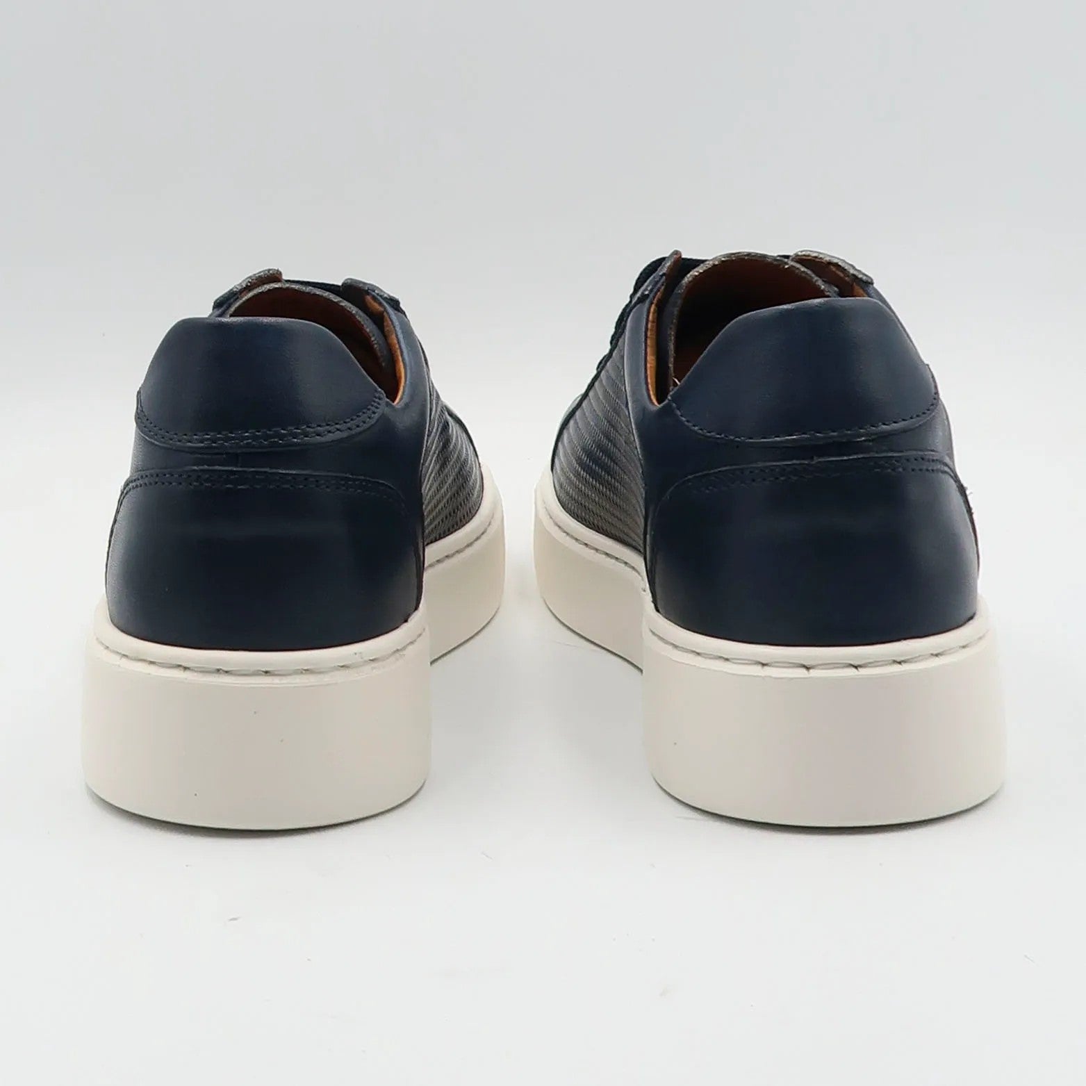 Baskets marines EXTON 836, modèle Calf Crust.