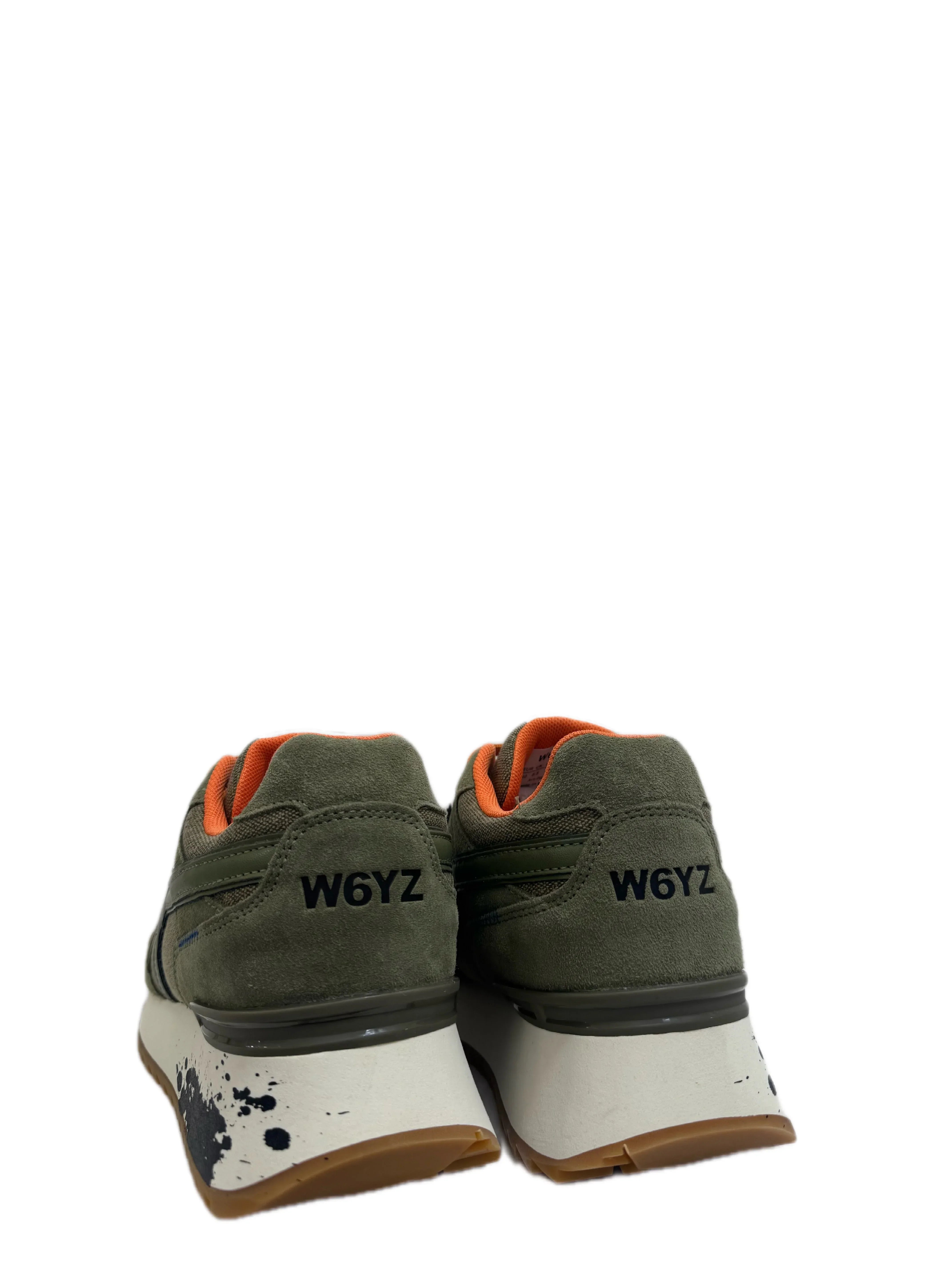 Sneakers W6YZ verdi da uomo, dettaglio posteriore, suola con schizzi neri, interno arancione