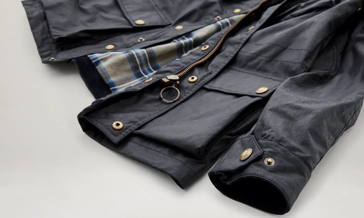 Dettaglio colletto alla coreana con cinturino e velluto a coste Belstaff Fieldmaster