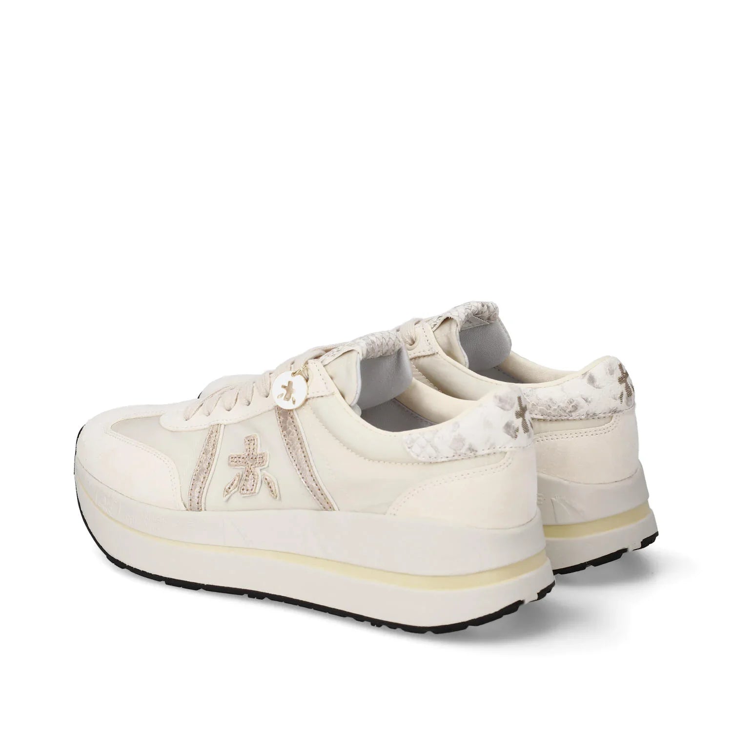 Sneakers donna beige con dettagli in pelle e suola spessa, logo ricamato laterale.