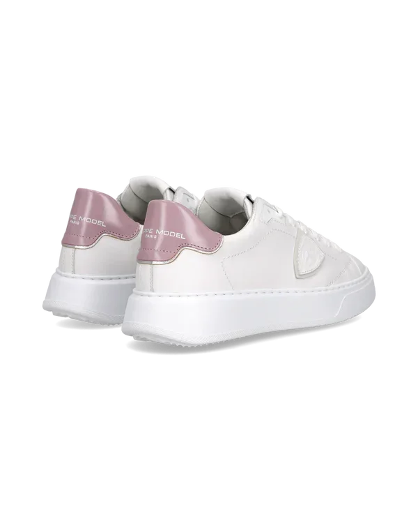 Sneakers donna bianche con dettaglio rosa sul tallone, stile casual e moderno