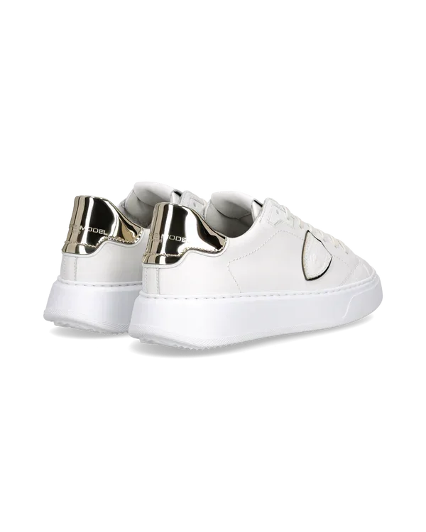 Sneakers bianche da uomo con dettaglio tallone oro metallizzato, fondo spesso, stile elegante