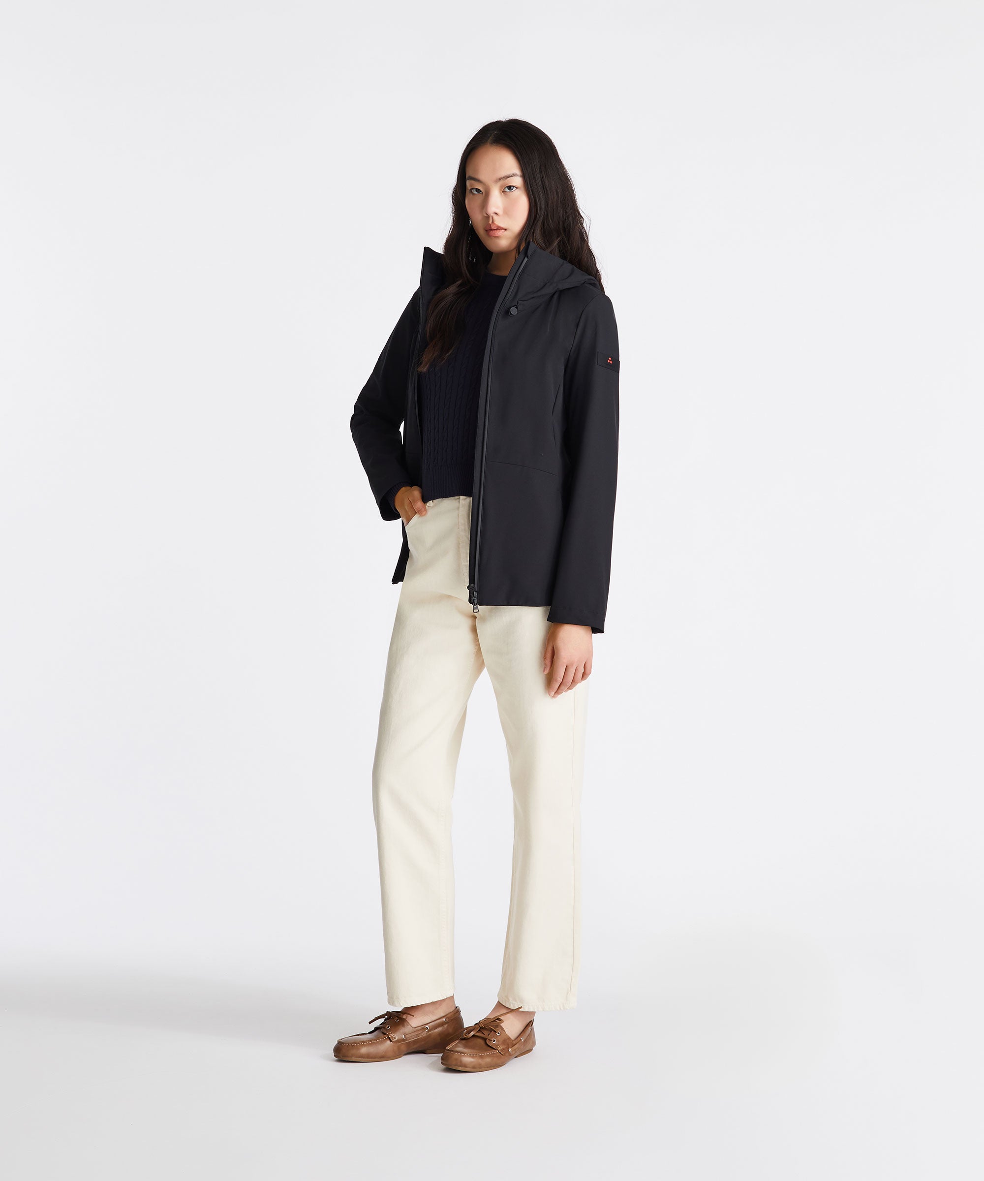 Giacca blouson PEUTEREY PED5573 01192020 NER in tessuto nero con cappuccio e dettagli stile outdoor, vista frontale.