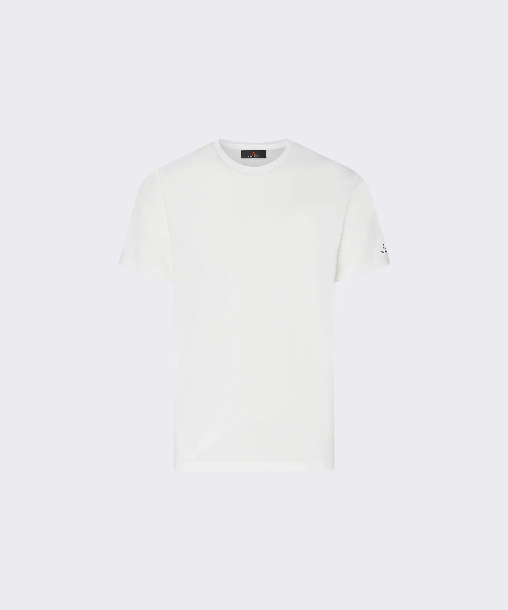 T-shirt uomo bianca a manica corta, stile minimal, fondo neutro, abbigliamento casual