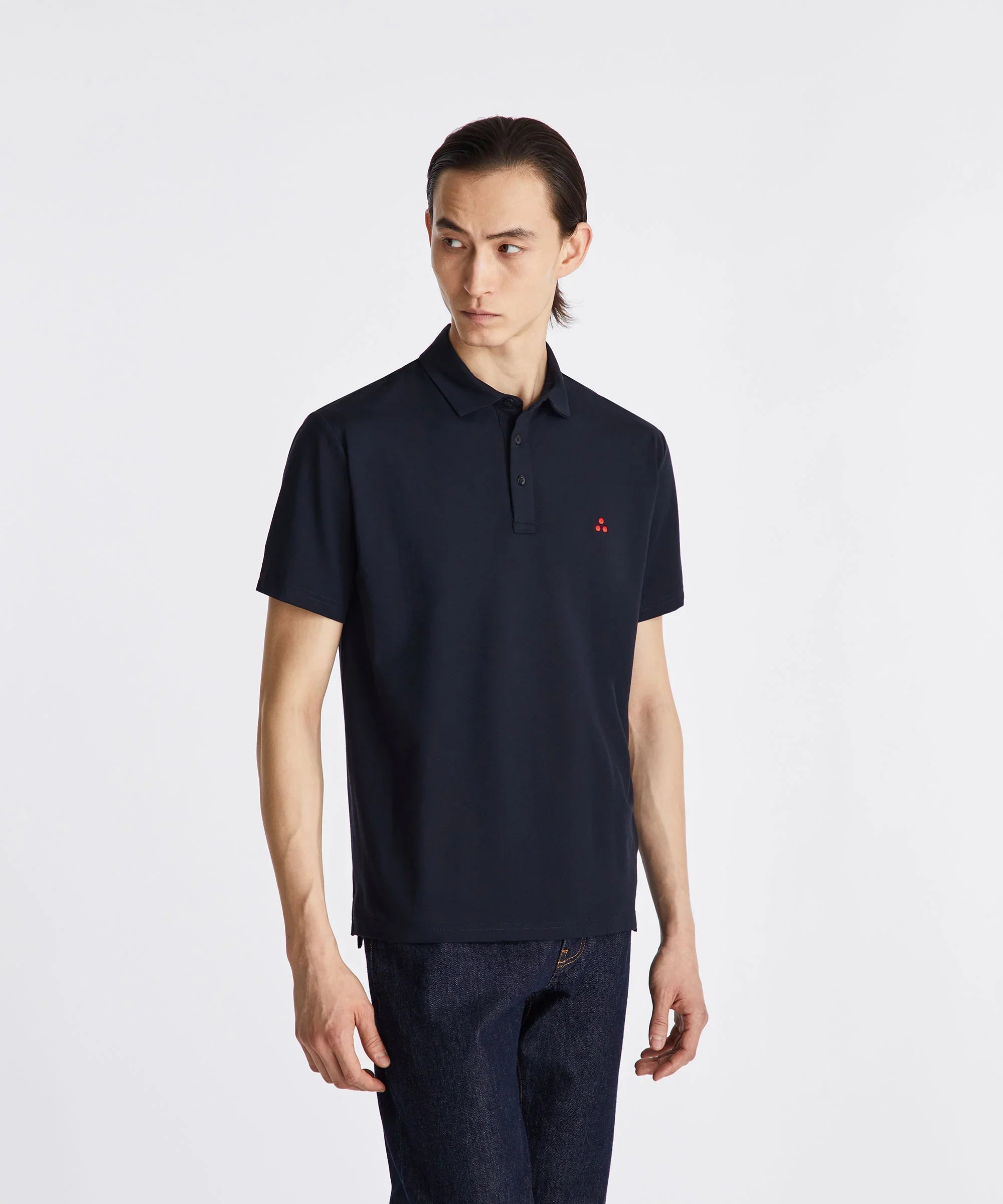 Polo uomo nera a maniche corte con piccolo logo rosso, moda casual elegante