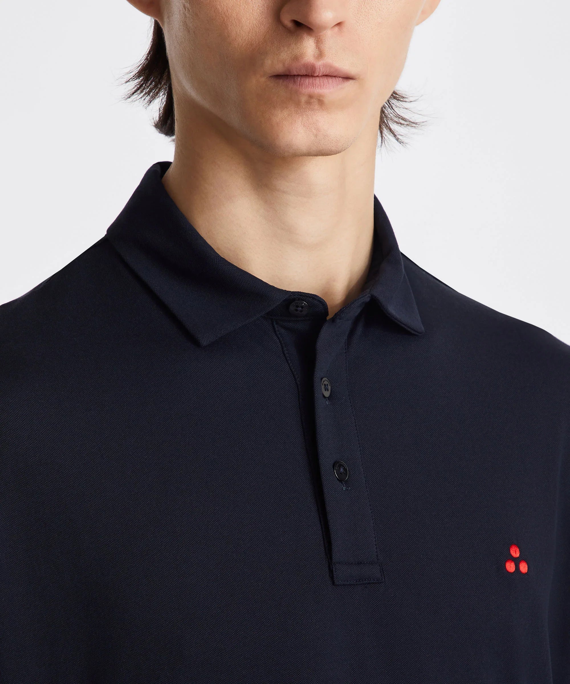 Polo uomo nera con colletto e logo rosso ricamato, stile casual elegante