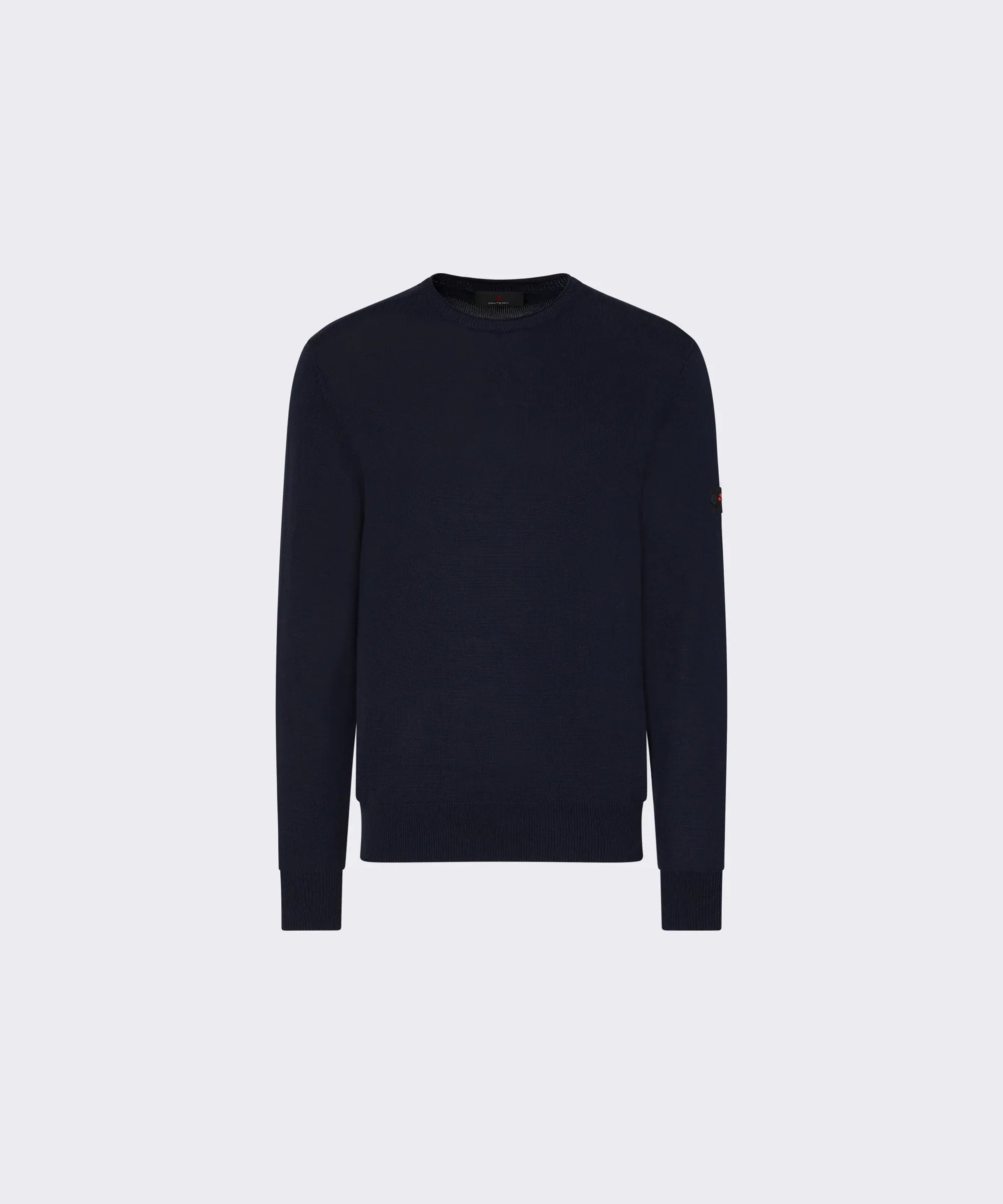Maglione uomo blu scuro girocollo a maniche lunghe su sfondo neutro