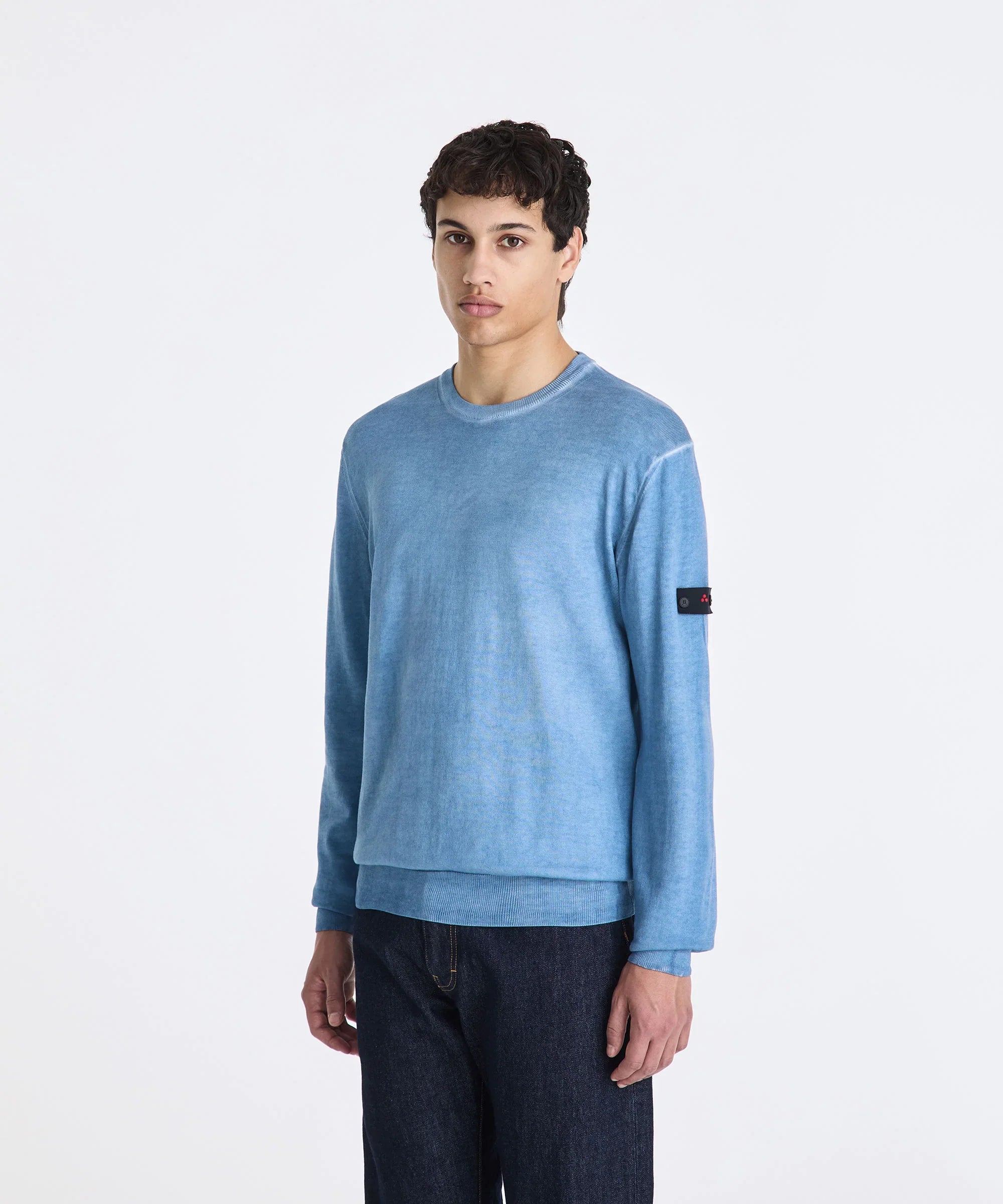 Maglia uomo in cotone azzurro manica lunga, stile casual, applicazione su manica