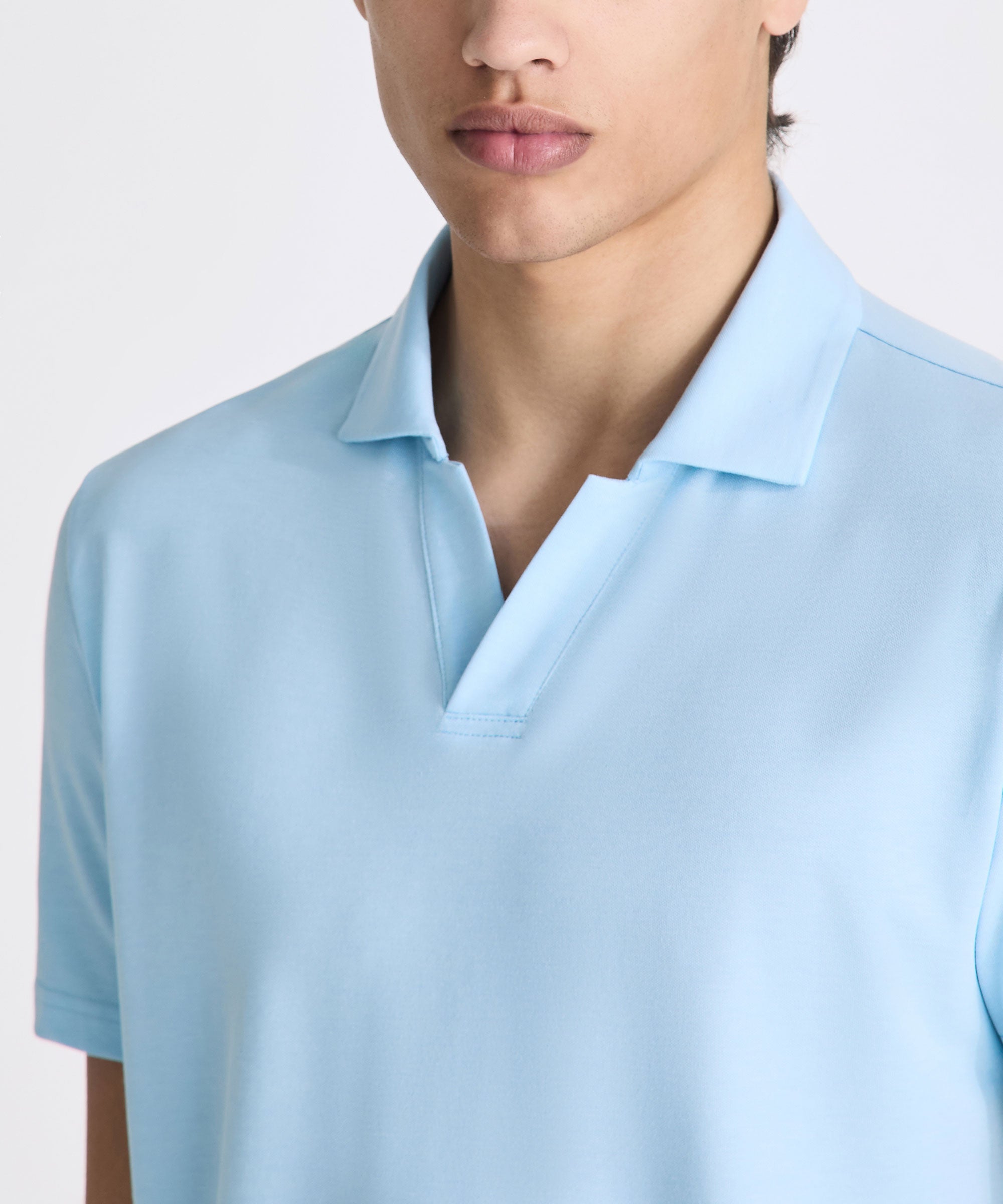 Maglione polo PEUTEREY PEU5847 290 NEW HELGO in morbido tessuto con dettagli classici e logo.