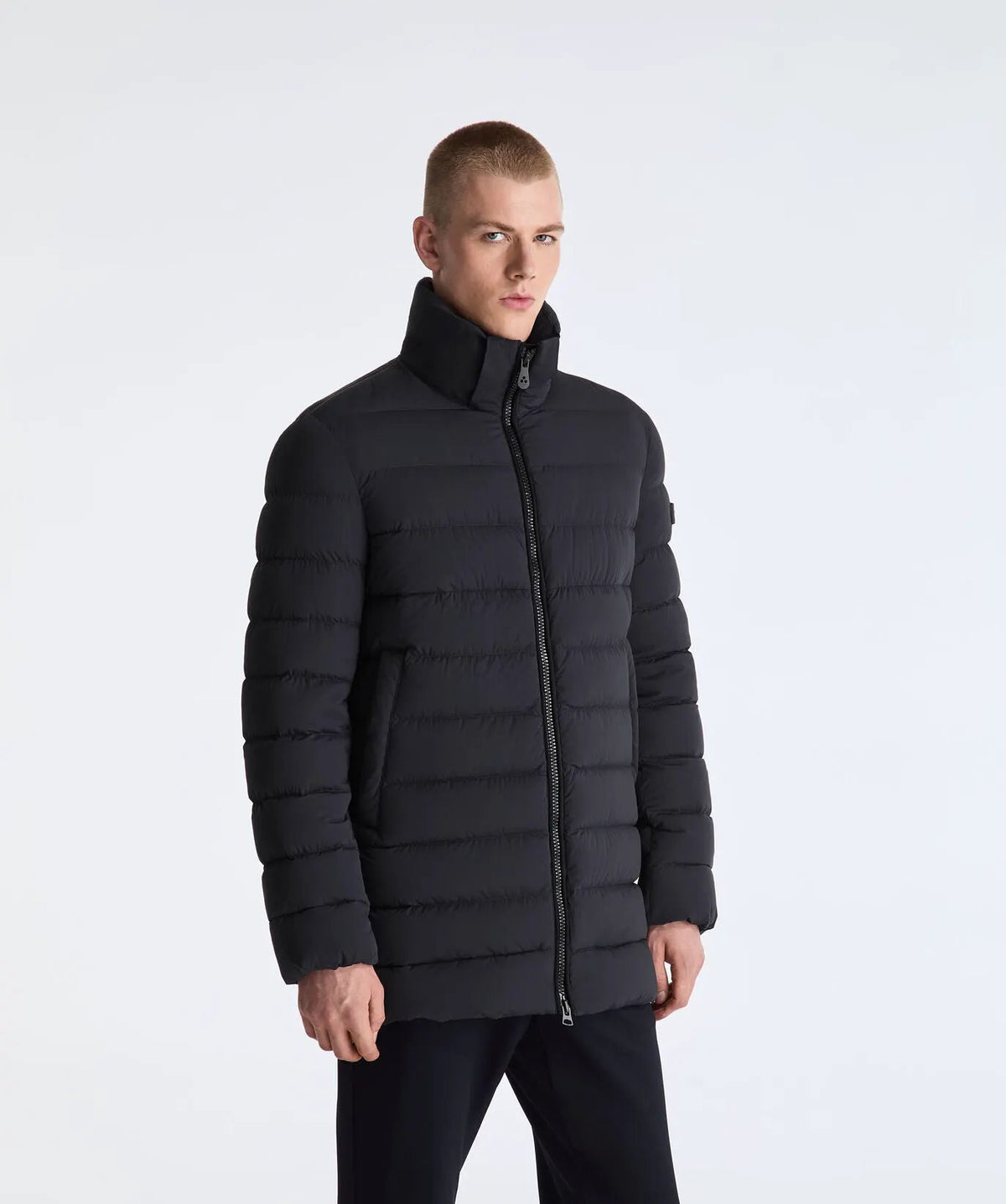 Piumino Peuterey Nigel NS PEU5940 Blu - Dettaglio logo Peuterey sulla manica e tessuto opaco