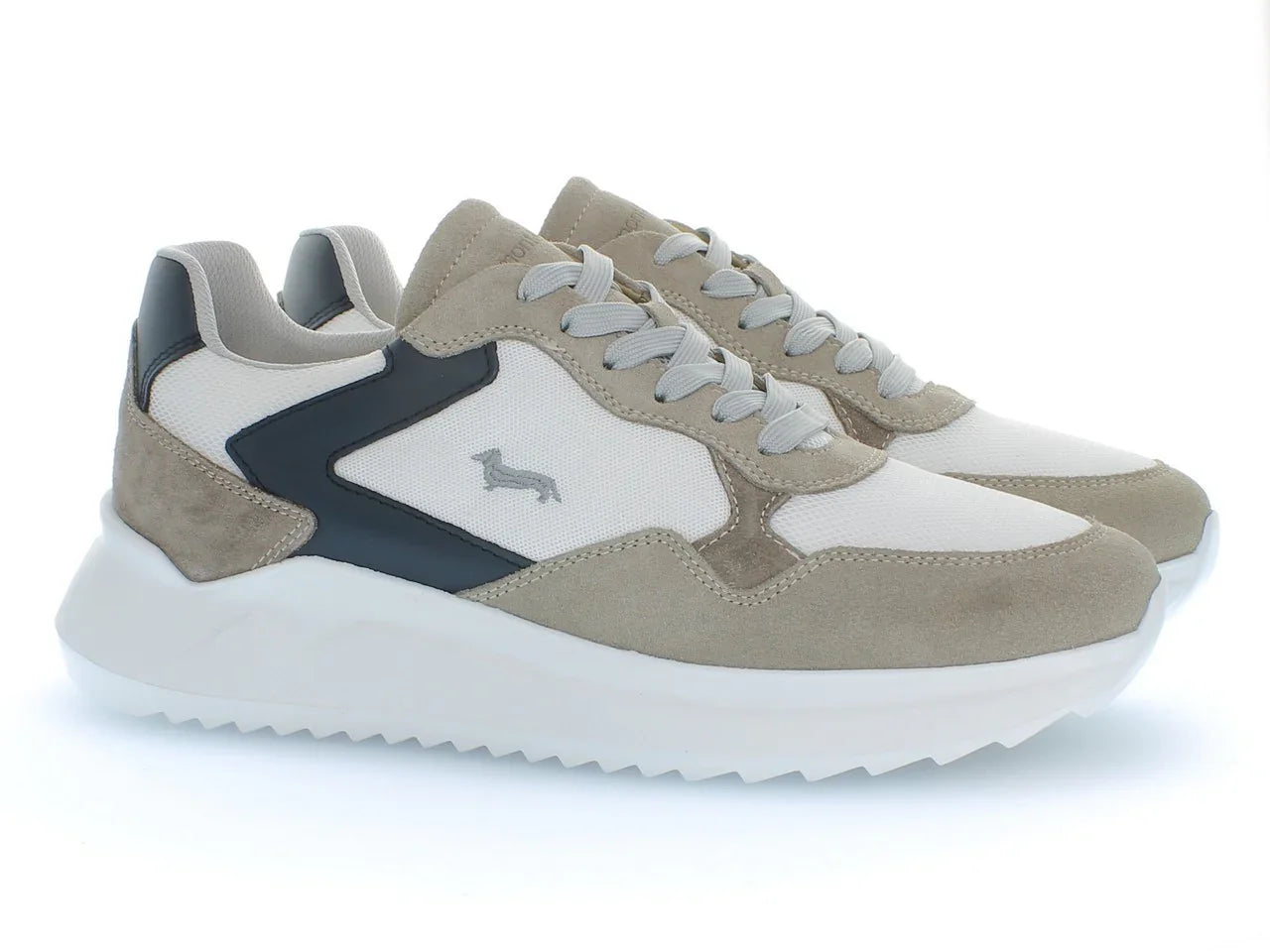Sneakers uomo beige e bianche in pelle e tessuto, con suola spessa e dettagli neri
