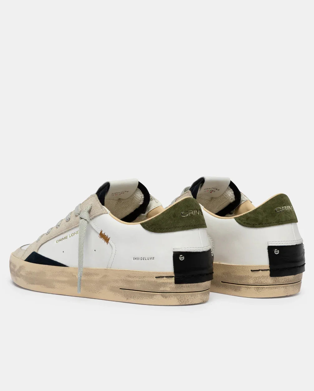 Sneakers uomo bianche in pelle con dettagli verdi, neri e beige, suola vintage, stile casual
