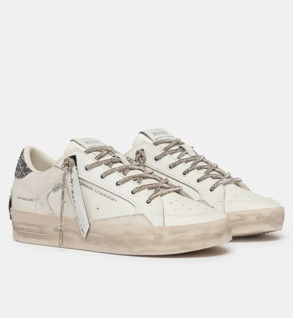 Sneakers donna bianche con dettagli glitter, suola effetto vintage, stile moderno e casual.
