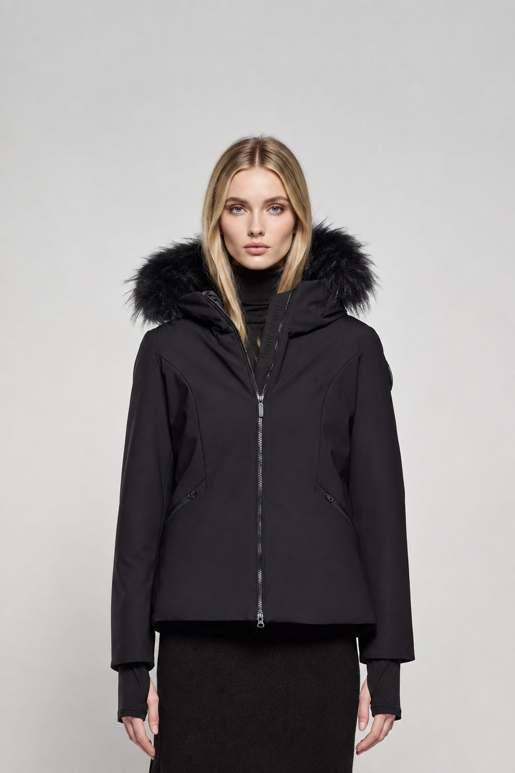 Giacca slim imbottita Bomboogie JW176PTNSR6 nero con pelliccia staccabile - Modella indossato