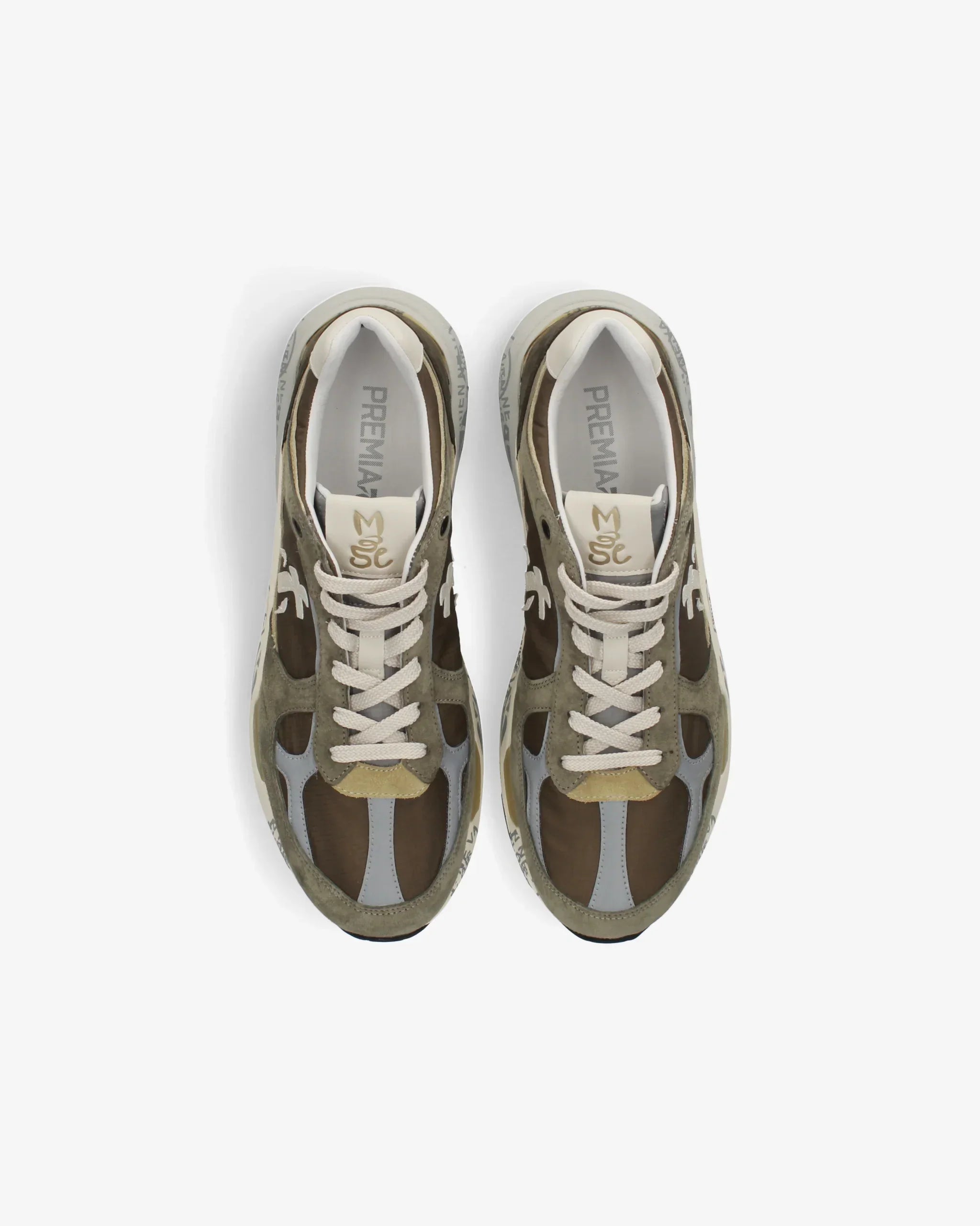 Sneakers uomo verde e beige in suede e mesh, vista dall'alto, stile casual moderno