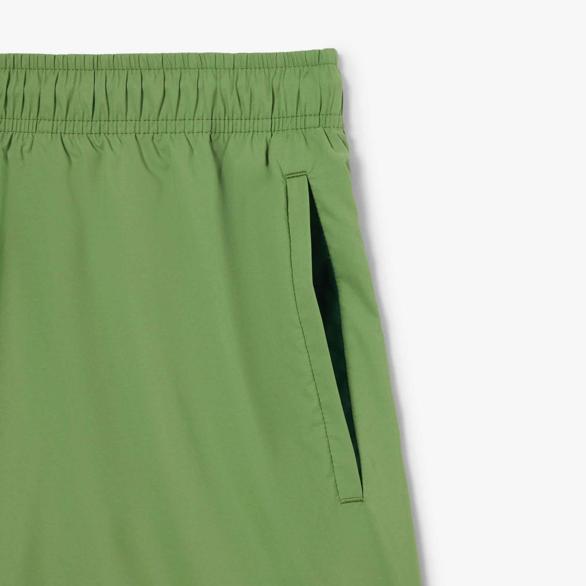 Costume da bagno LACOSTE MH6270 37I in tessuto quick-dry, con design sportivo e logo sulla parte frontale.