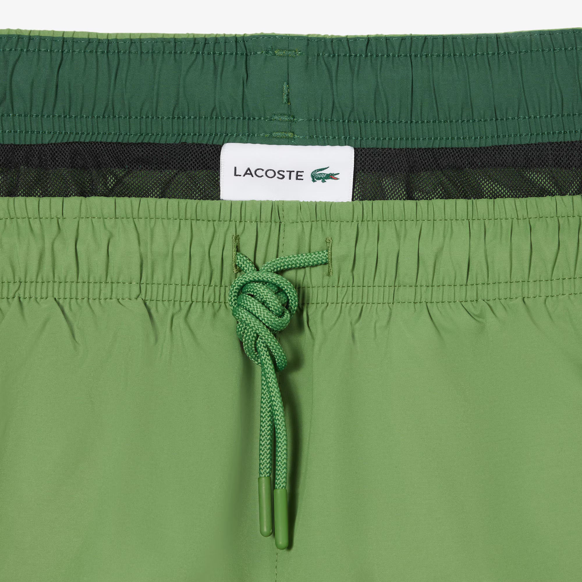 Costume da bagno LACOSTE MH6270 37I in tessuto quick-dry, stile sportivo con logo iconico, ideale per nuoto e spiaggia.