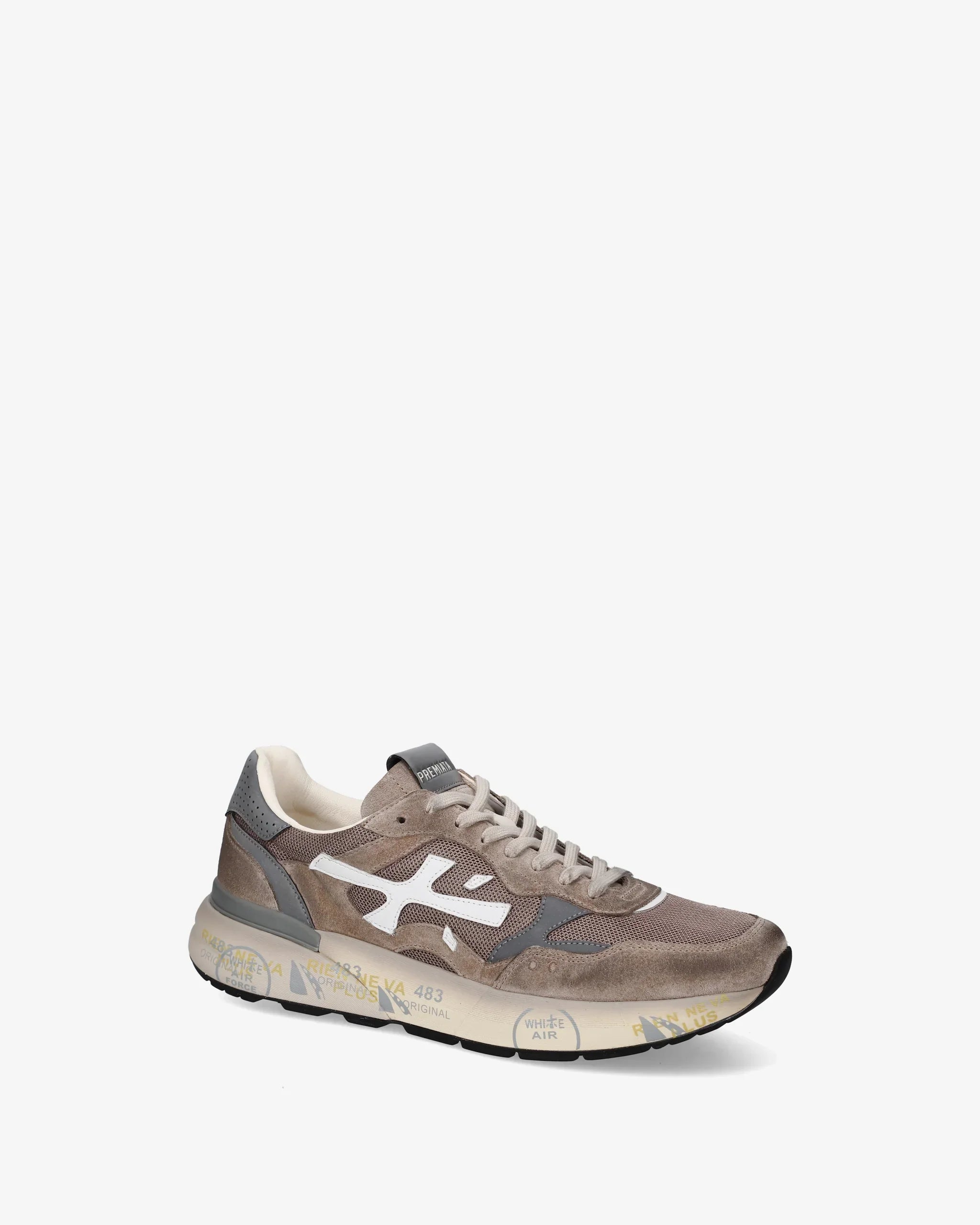 Sneaker uomo beige e grigia in pelle e tessuto con suola stampata, stile casual moda uomo.
