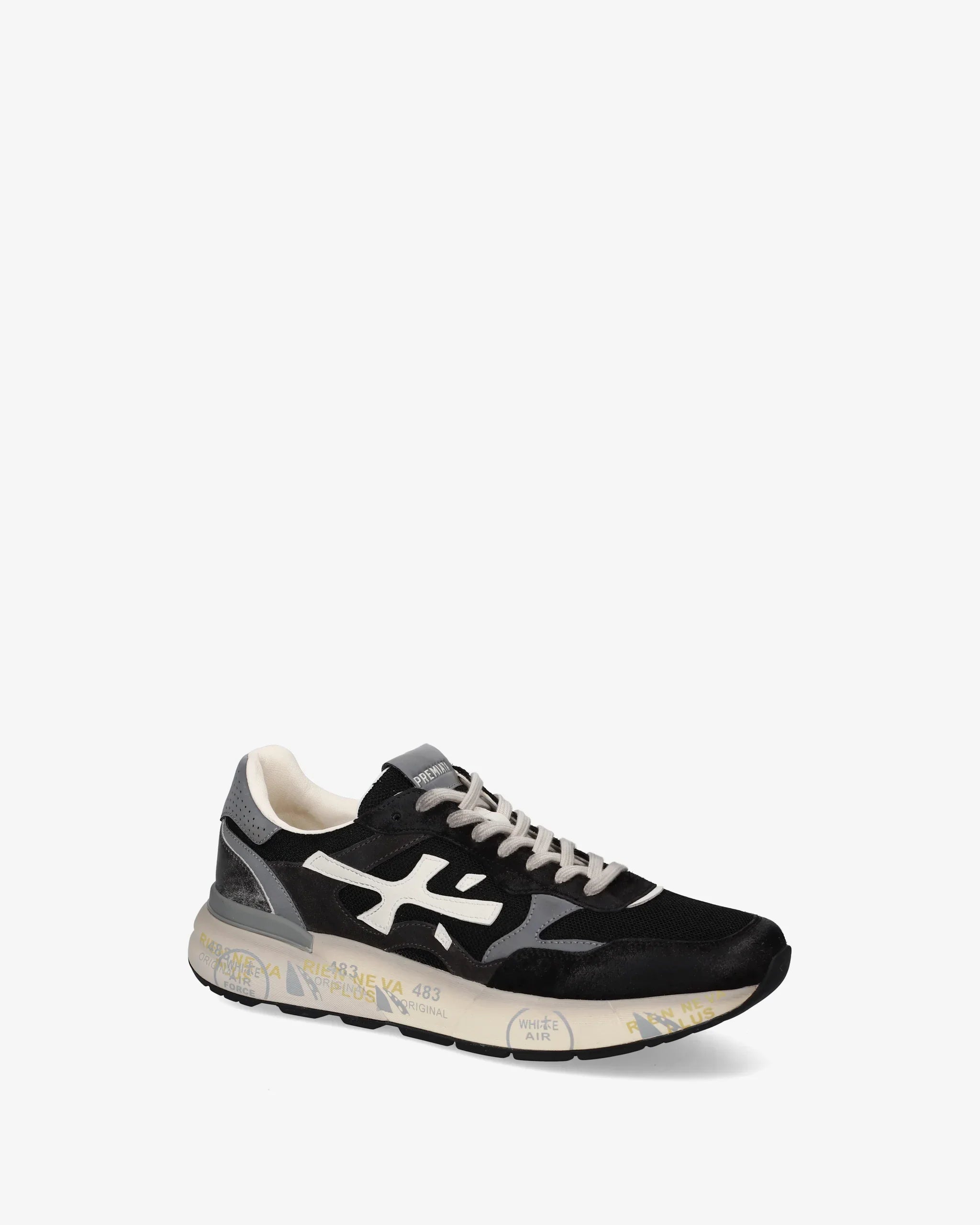 Sneaker uomo nera in suede e mesh con suola bianca decorata e dettagli grigi