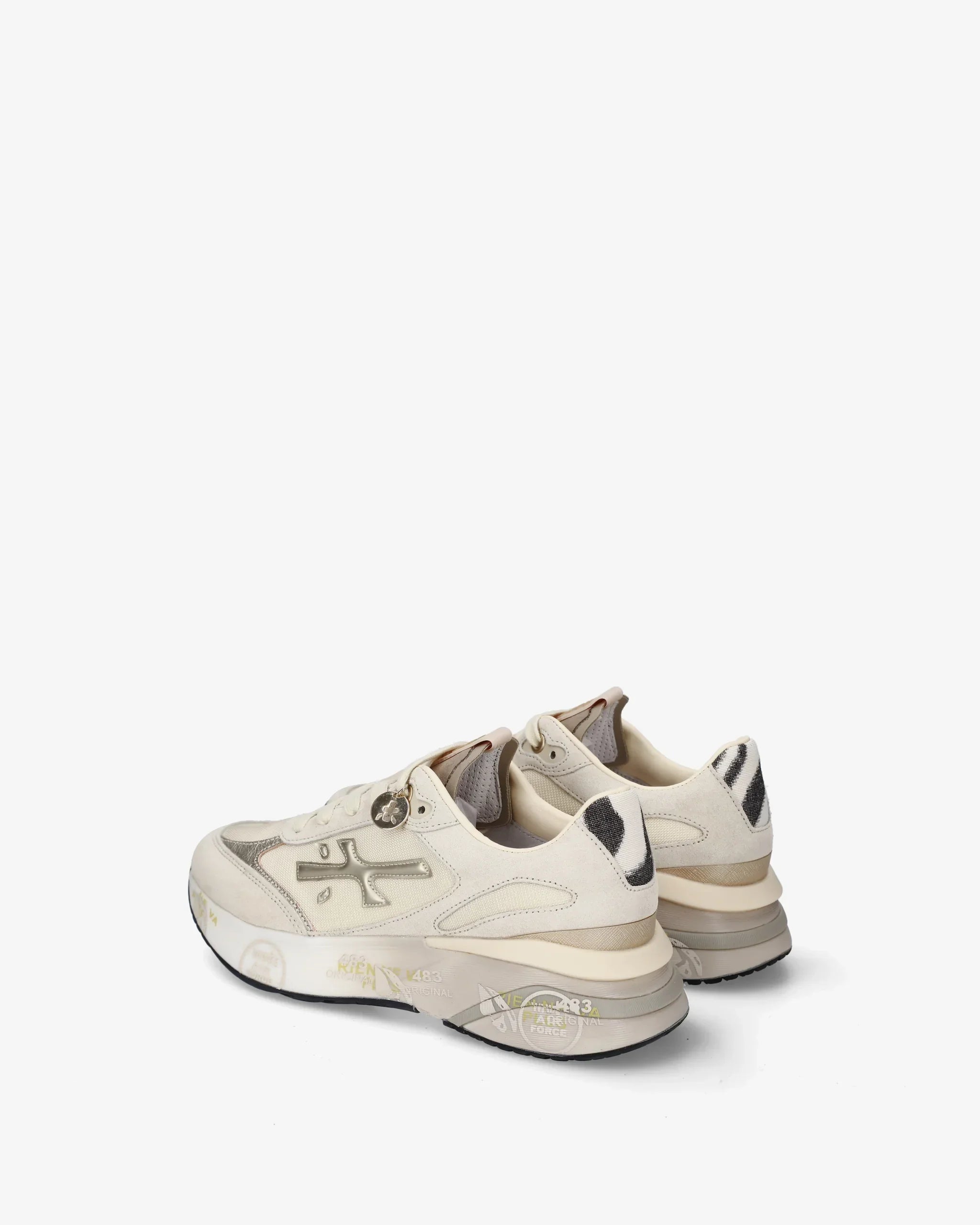 Sneakers beige da uomo con suola alta e dettagli decorativi, stile casual contemporaneo