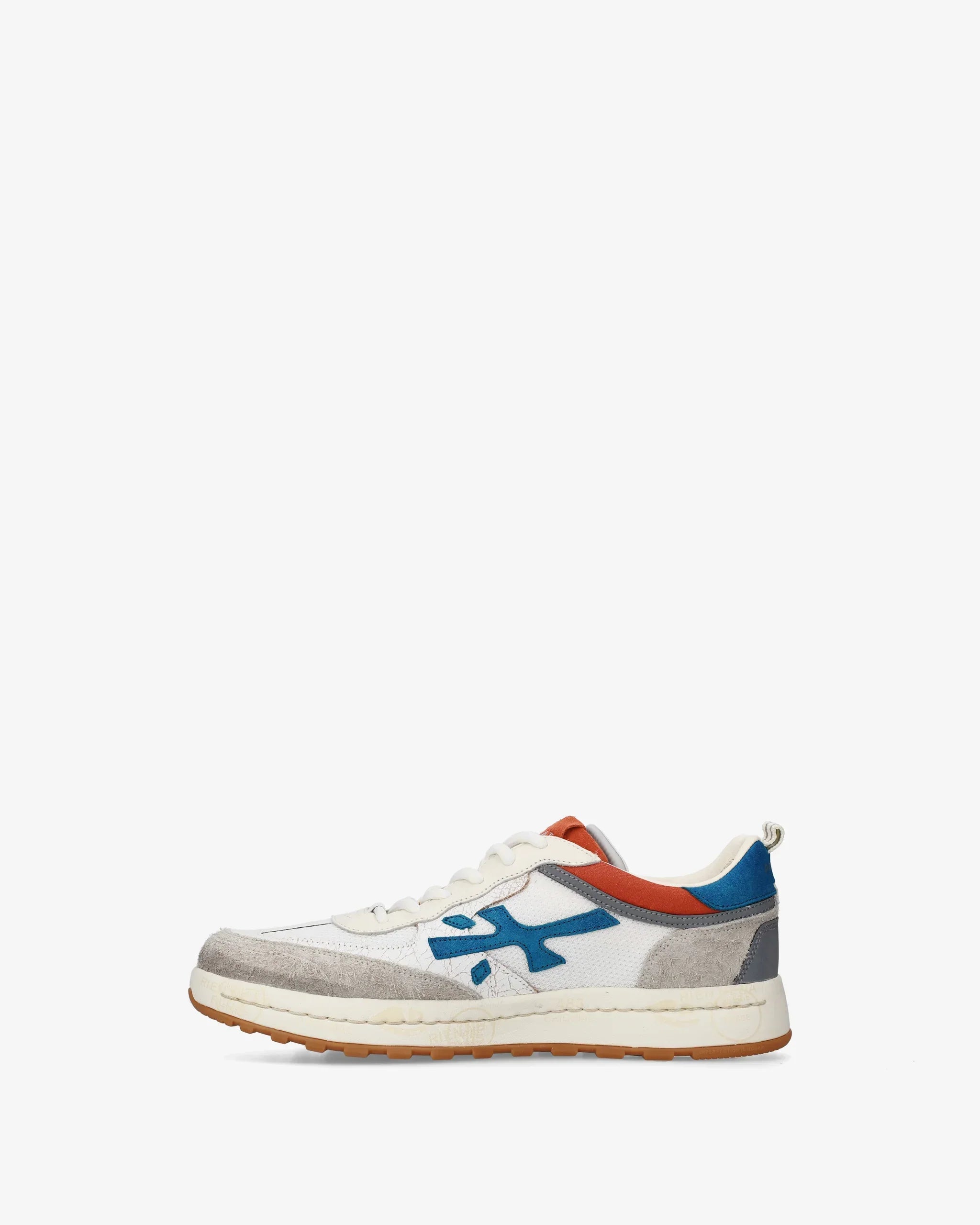 Sneaker uomo in pelle e tessuto bianco, dettagli blu e arancioni, suola beige