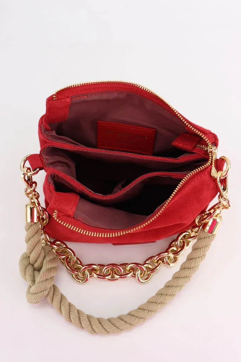 Borsa a tracolla rossa donna, interno spazioso, catena oro e manico in corda, moda elegante.