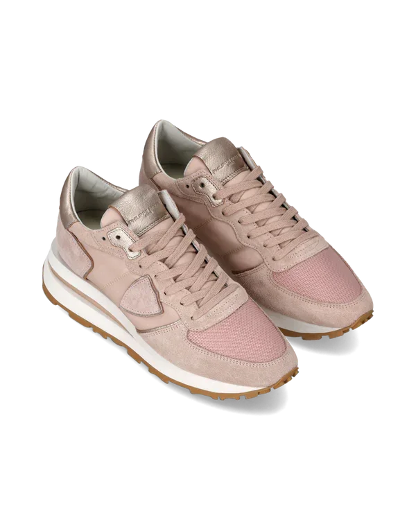 Sneakers da donna rosa con dettagli in suede e mesh, suola in gomma, stile casual elegante.