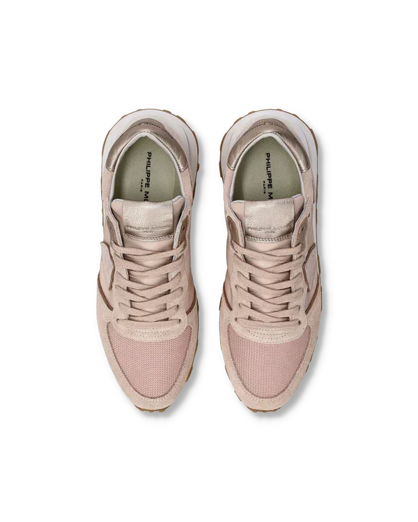 Sneakers da donna rosa chiaro Philippe Model, tomaia in suede e mesh, vista dall'alto.