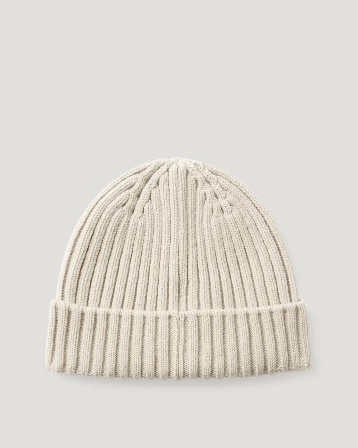 Belstaff Watch Beanie Hat in lana vergine Pale Stone - Dettaglio lavorazione a costine e risvolto