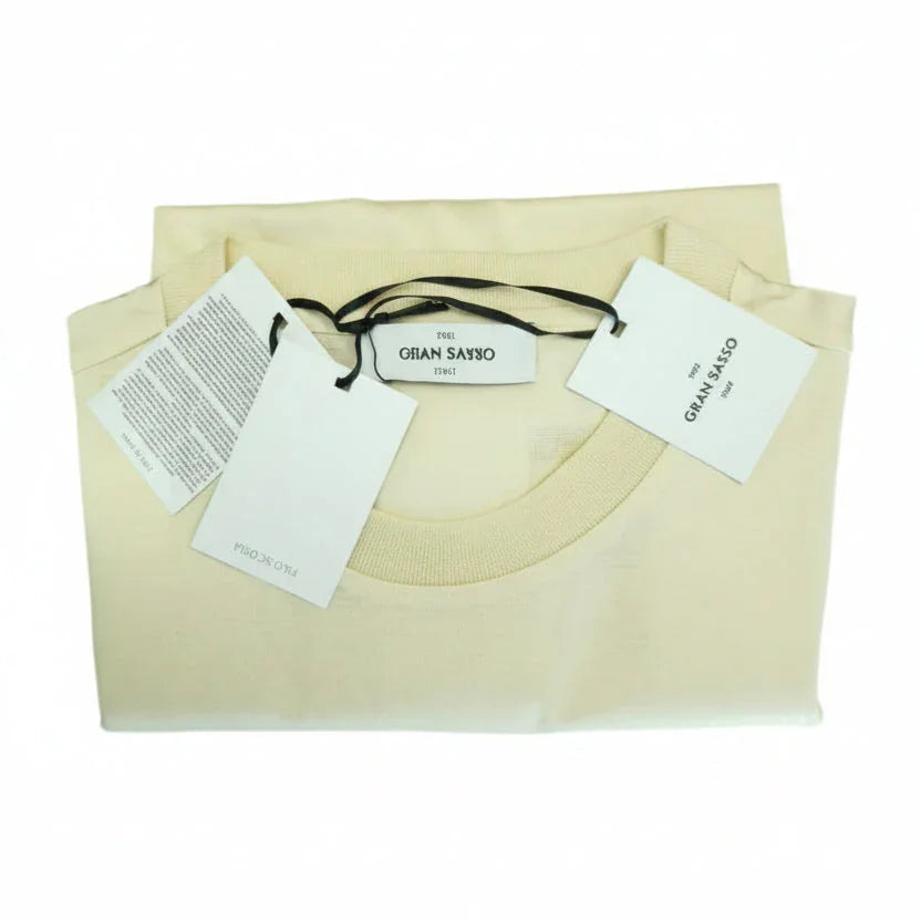 Maglia uomo beige in cotone piegata con etichette, abbigliamento Made in Italy elegante