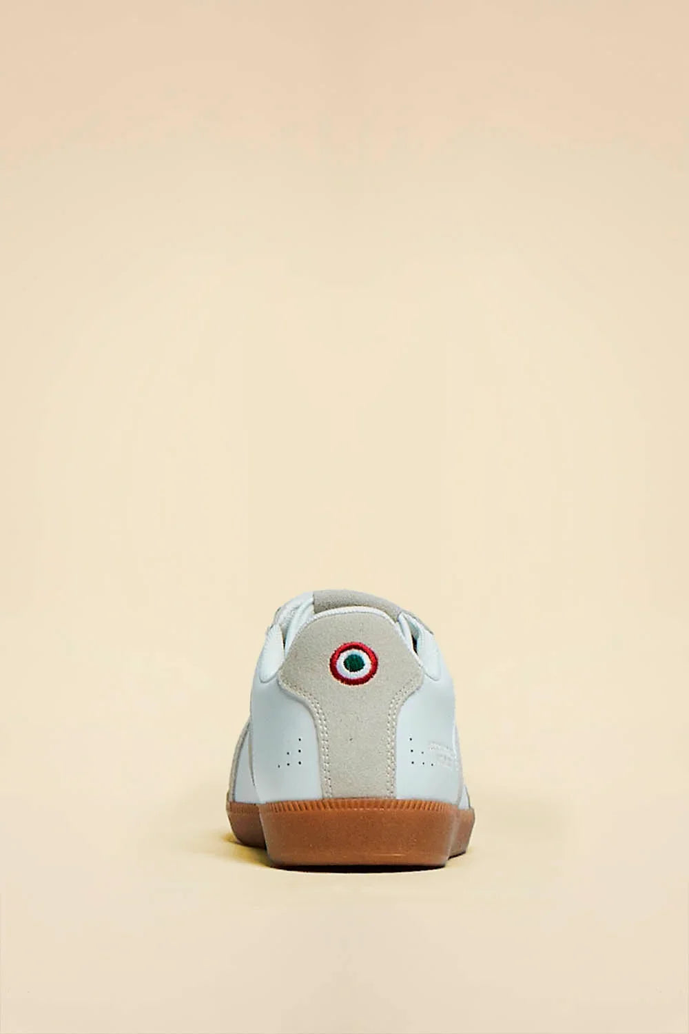 Sneaker uomo in pelle e suede beige chiaro con suola marrone e dettaglio tricolore sul tallone