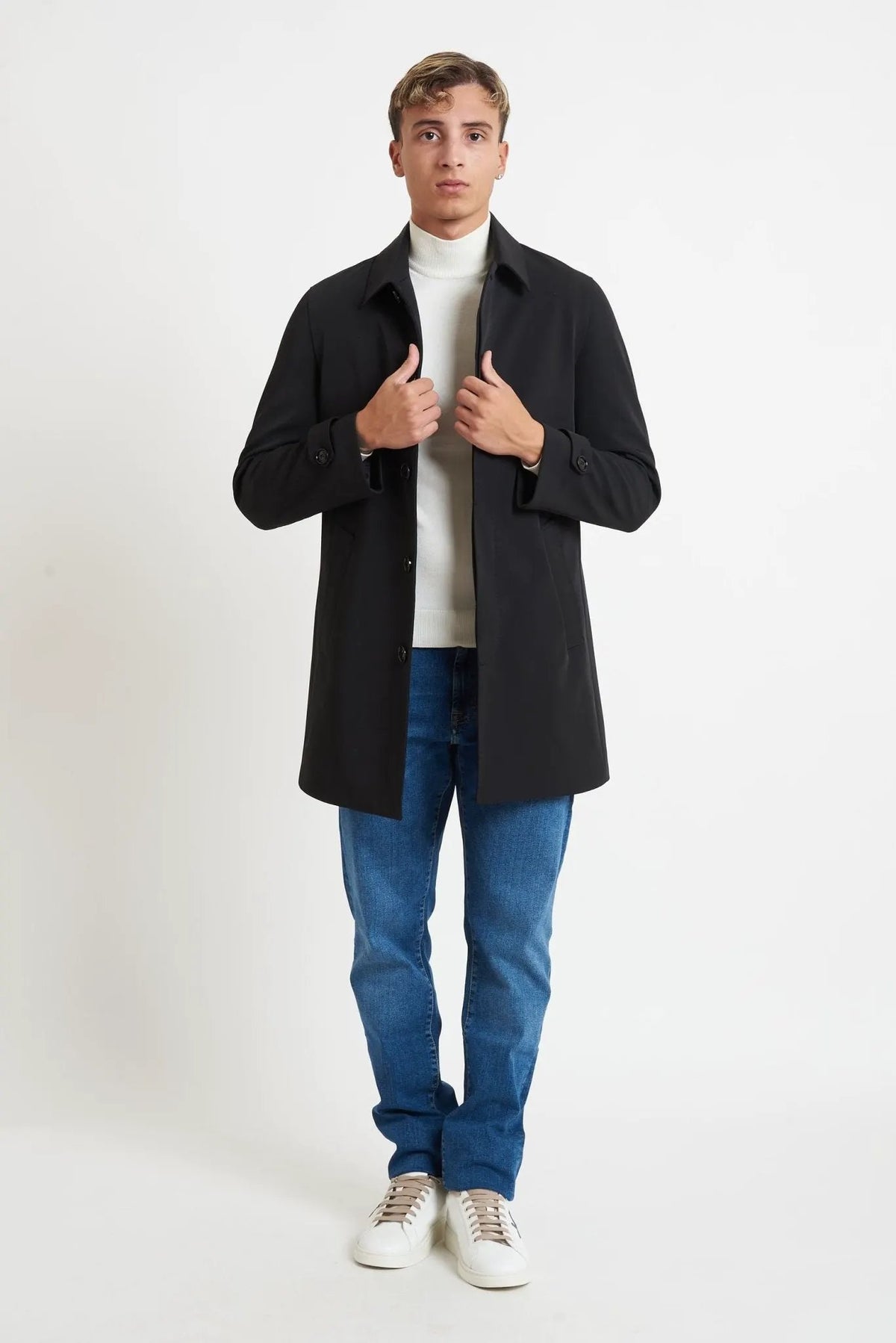 Trench BHARNABA MCP 104 TR Nero con fodera imbottita - Dettaglio colletto e chiusura