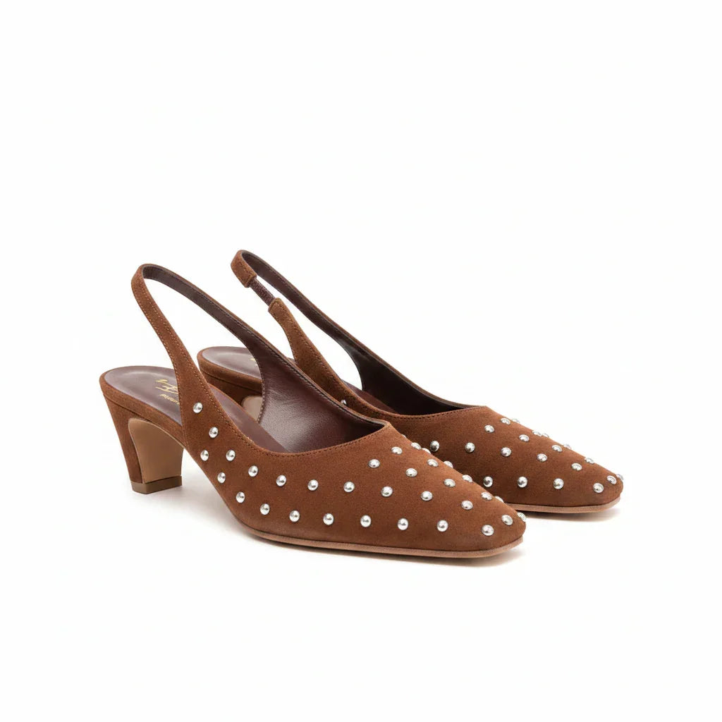 Décolleté slingback donna marroni in suede con borchie, tacco basso, moda elegante