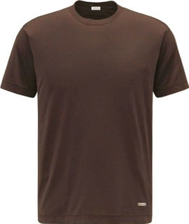 Maglietta HESKIMO HE1410007 Moro, t-shirt casual con taglio semplice e colore marrone scuro, visibile sulla figura indossata.