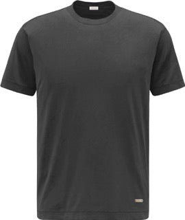 T-shirt nera HESKIMO HE1410007 indossato, semplice e moderno, con design senza dettagli visibili sul davanti.