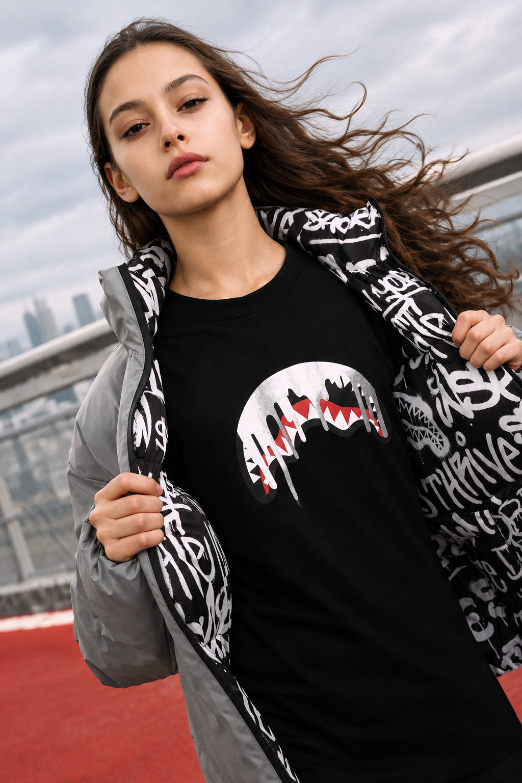 Sprayground SP942 Graffiti Reflective Double Padded Jacket - Dettaglio grafica graffiti