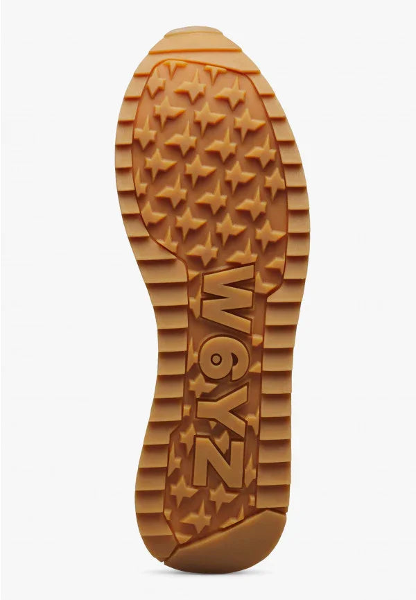 Suola scarpa in gomma marrone con motivo a stelle e logo W6YZ in rilievo, dettaglio calzature uomo