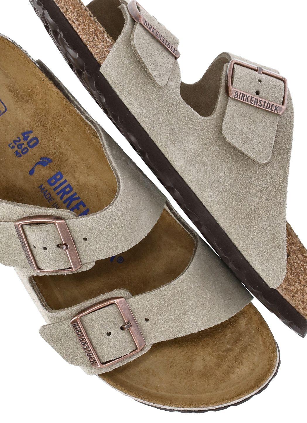 Sandali beige scamosciati con doppia fibbia regolabile e plantare anatomico in sughero
