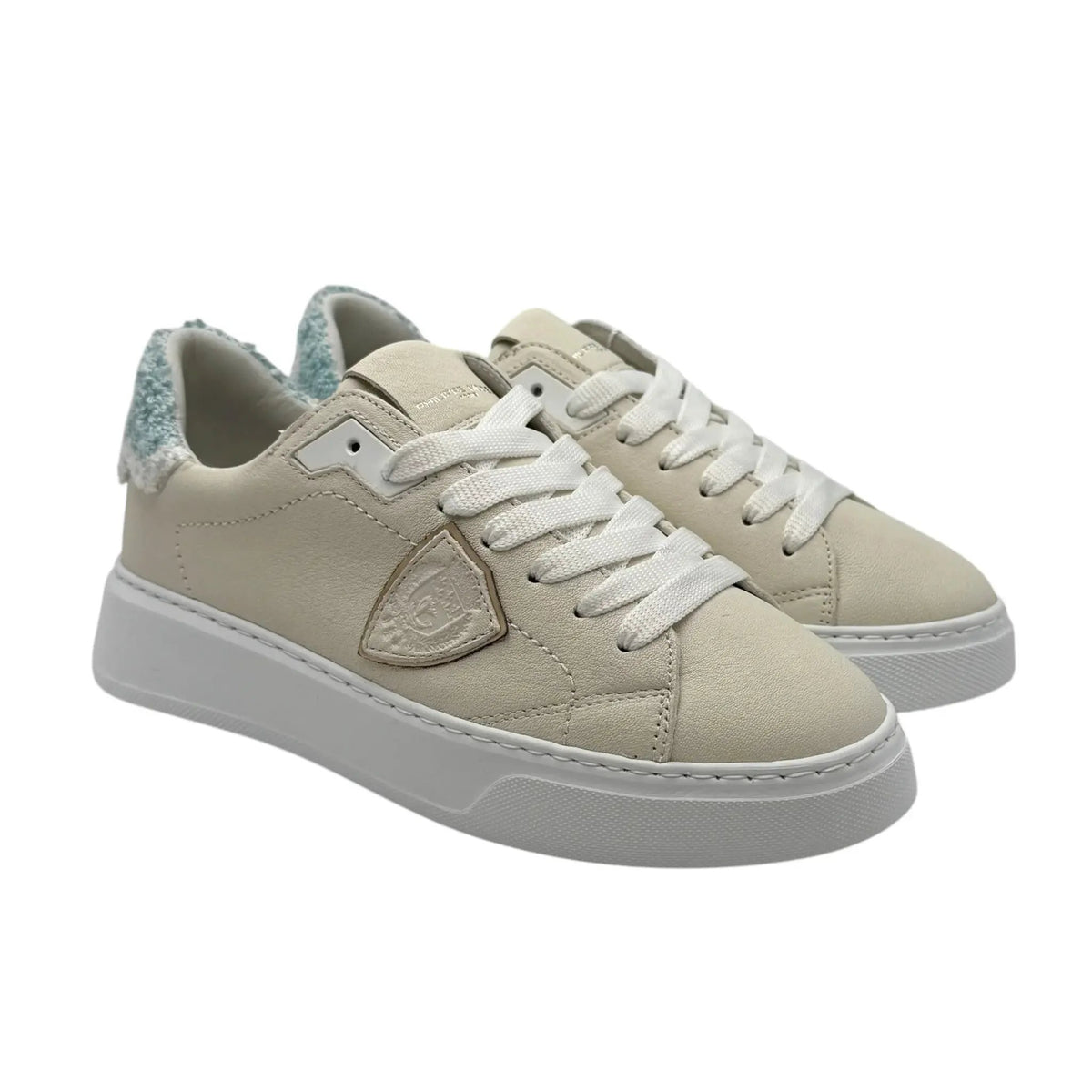 Sneaker donna bassa beige con lacci bianchi e tallone azzurro effetto spugna