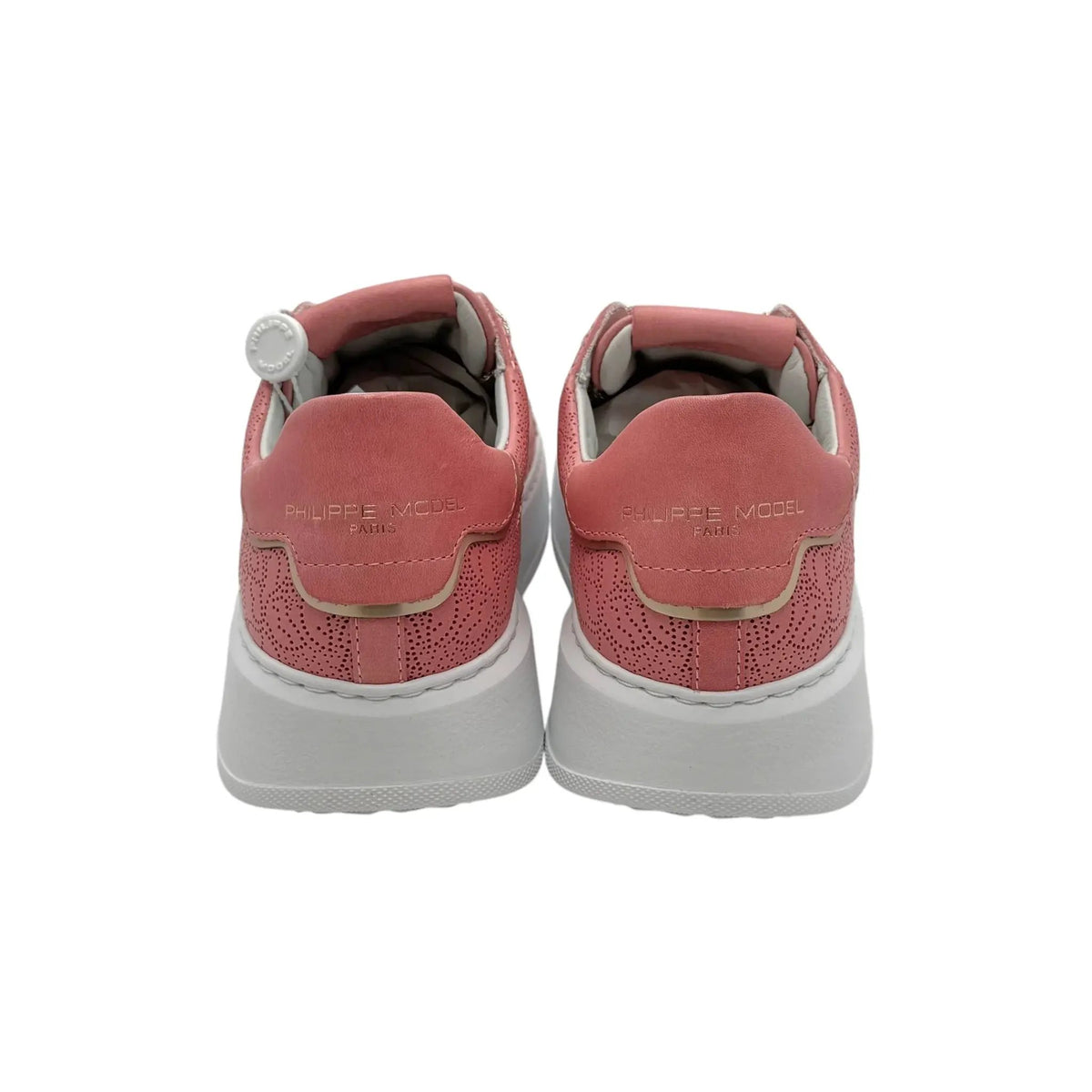 Sneakers donna rosa in pelle con suola bianca, dettaglio traforato e logo dorato sul tallone