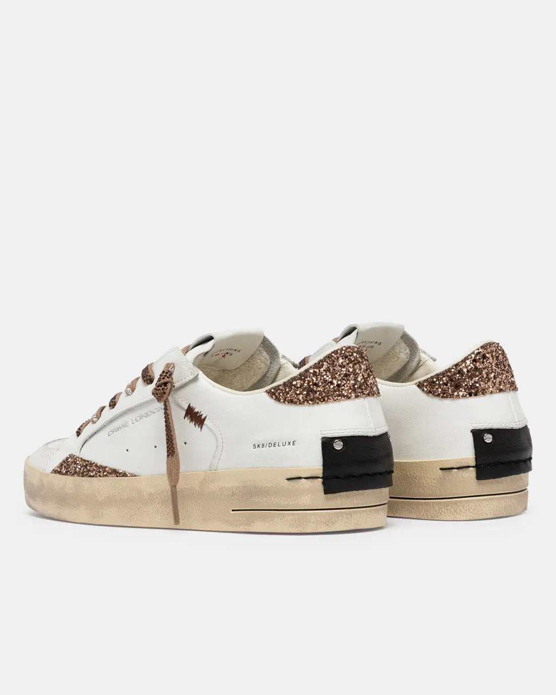 Sneakers Crime London Skate Almond Drizzle vista posteriore con tallone glitter bronzo
