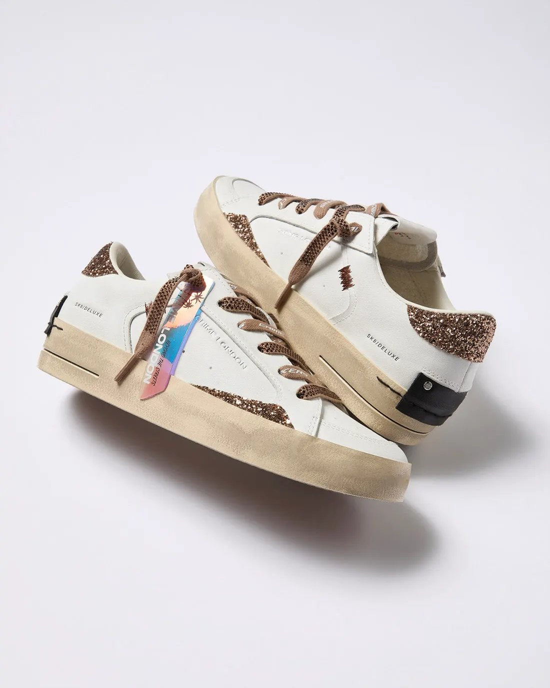 Crime London SK8 Deluxe Almond Drizzle dettaglio patch posteriore con micro viti