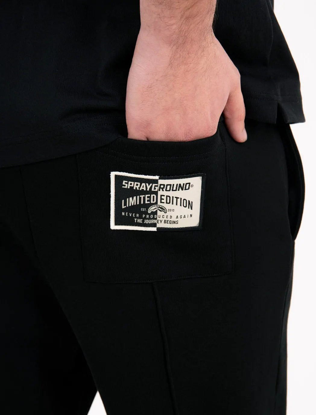 Sprayground Pantalone Tuta Pure Straight Leg SP966GBLK Nero - Vista laterale e vestibilità